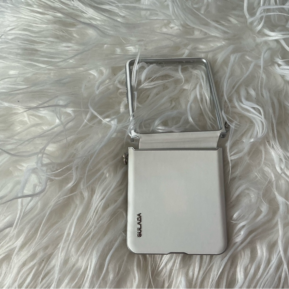 Samsung Galaxy 7 flip case white and silver